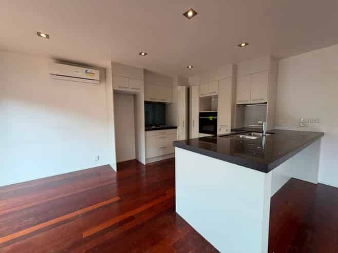 10 Manchester Drive, Flat Bush