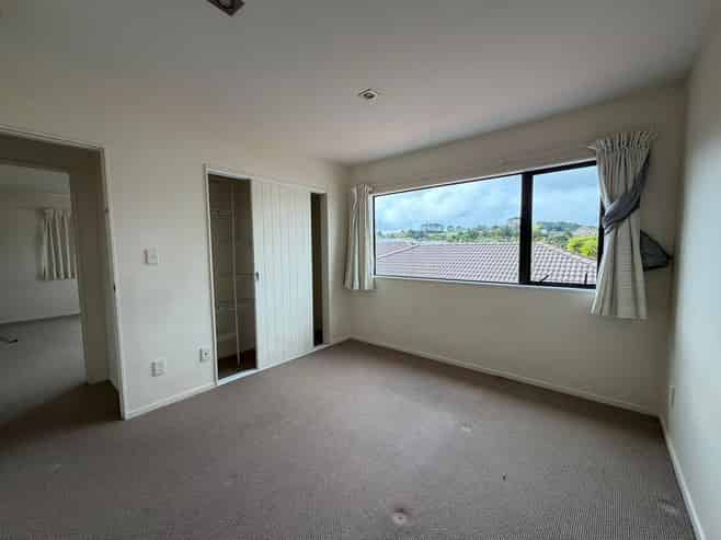 10 Manchester Drive, Flat Bush