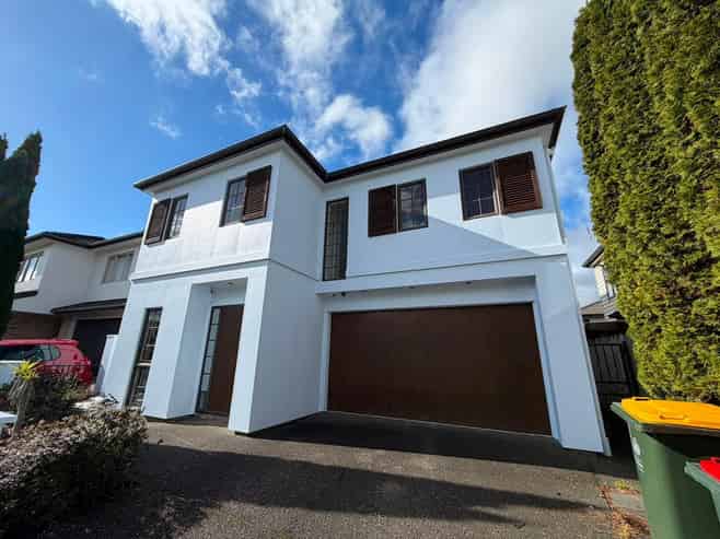 10 Manchester Drive, Flat Bush