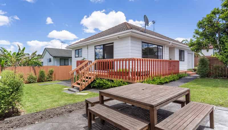 2/136 Barrack Road, Mount Wellington