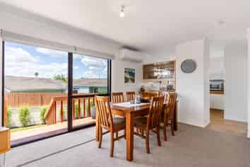 2/136 Barrack Road, Mount Wellington