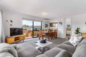 2/136 Barrack Road, Mount Wellington