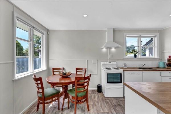 3-Bedroom Linwood Home with Fully Fenced Yard - Bild 6