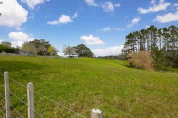 90 McEntee Road, Waitakere