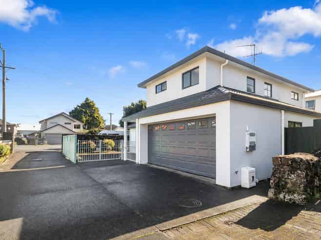 6 Fowlds Avenue, Sandringham