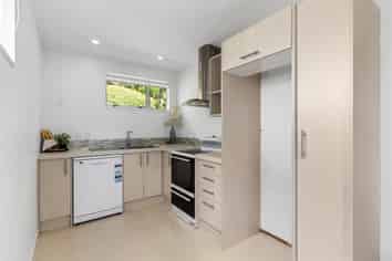 5 Brydon Way, Paparangi