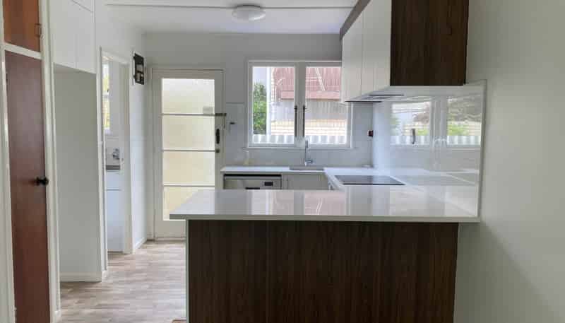 2/10 Coronation Road, Epsom