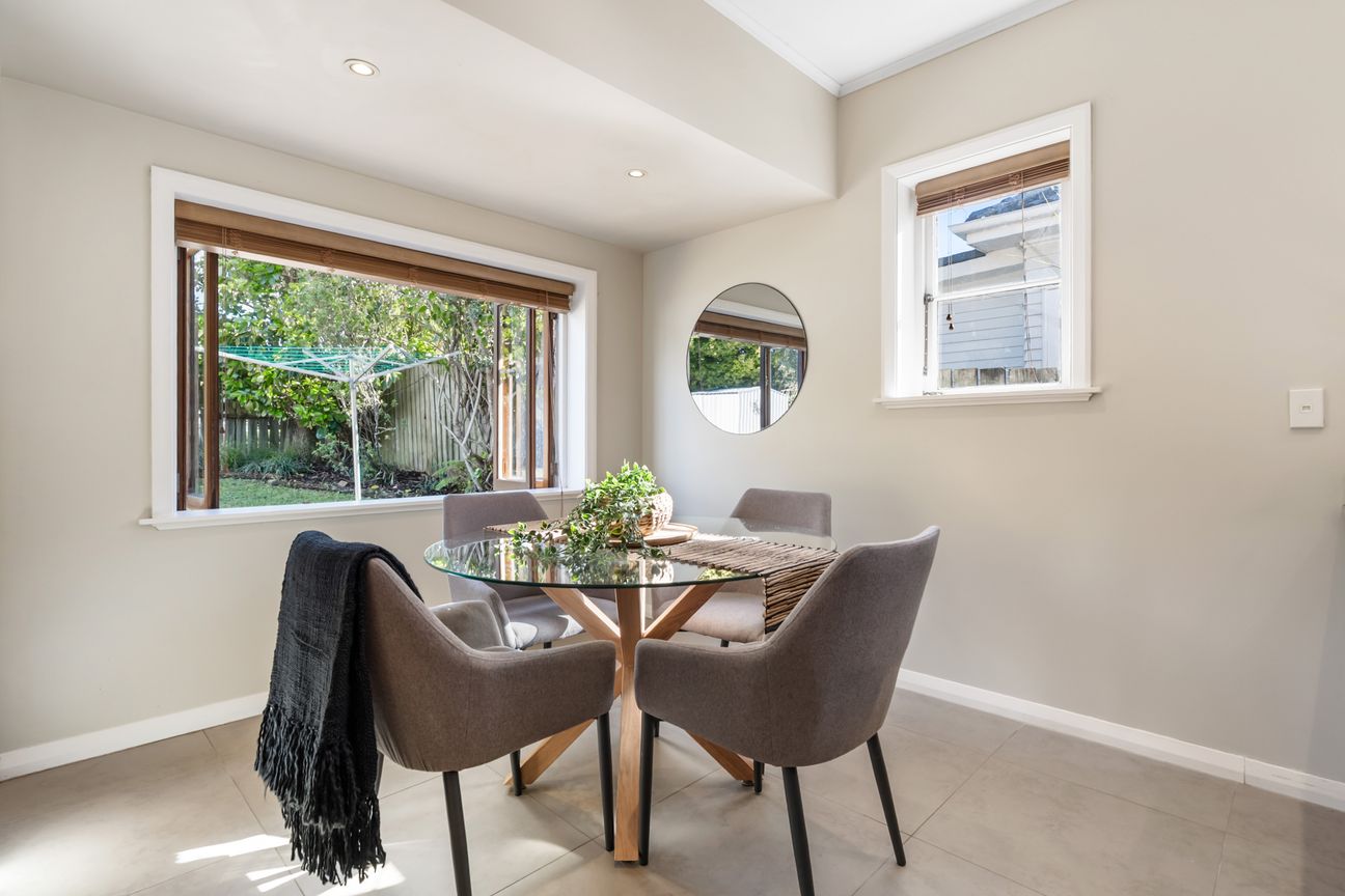 Charming Family Living in Point Chevalier - Vista 6