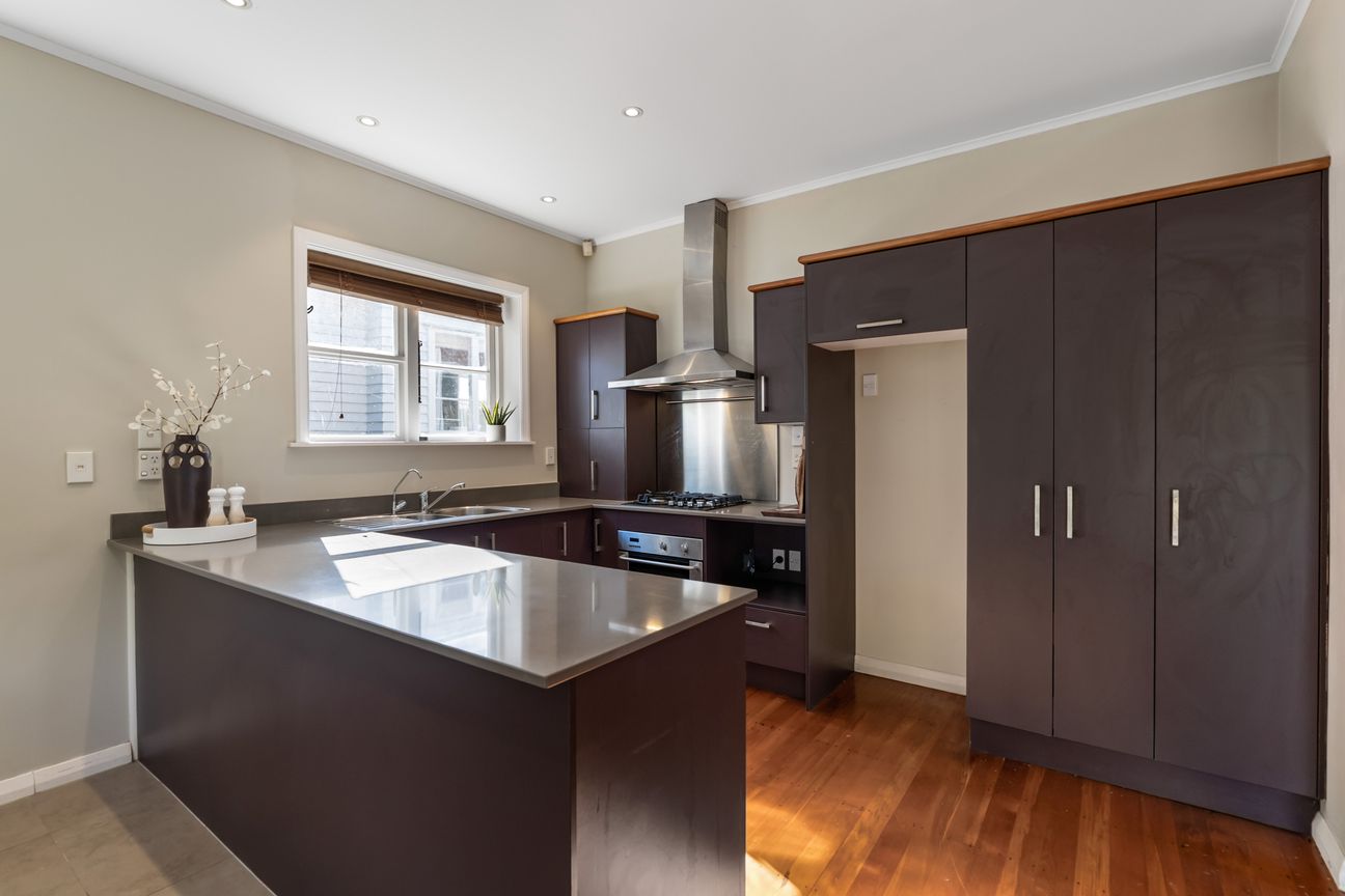 Charming Family Living in Point Chevalier - Vista 5