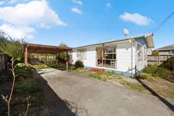 52a  Vardon Road, Saint Andrews