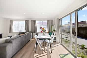 52a  Vardon Road, Saint Andrews