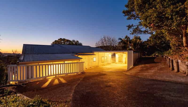 949 East Coast Road, Torbay