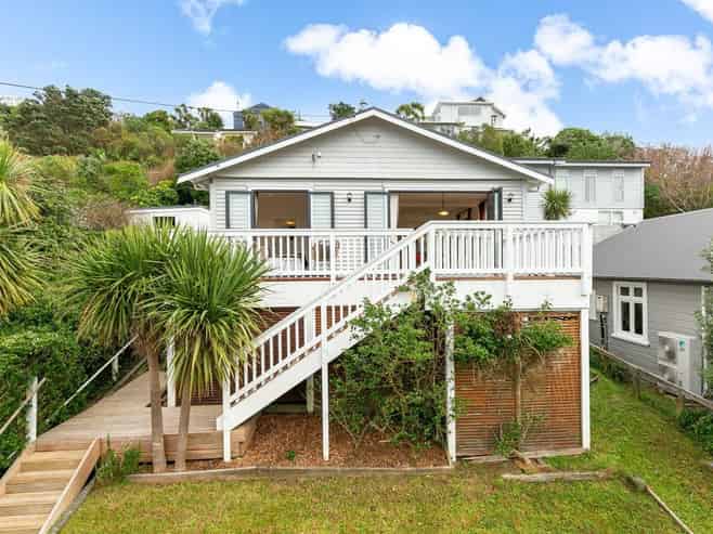 94 Eden Street, Island Bay