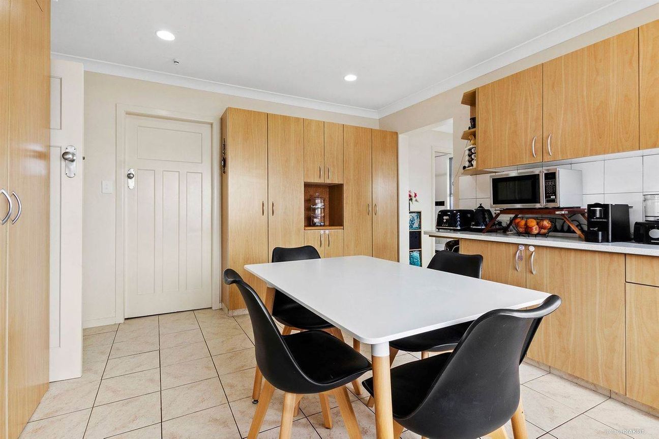 Spacious Three Bedroom & Two Bathroom home in ... - Widok 5