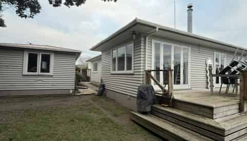 57 Waimumu Road, Massey