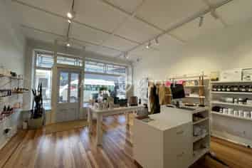 DUEL LEVEL MT EDEN RETAIL | LIVE WORK