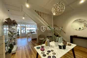 DUEL LEVEL MT EDEN RETAIL | LIVE WORK