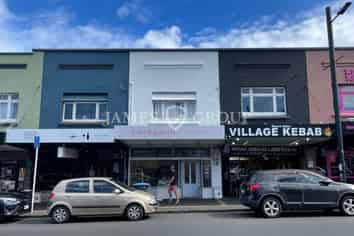 DUEL LEVEL MT EDEN RETAIL | LIVE WORK