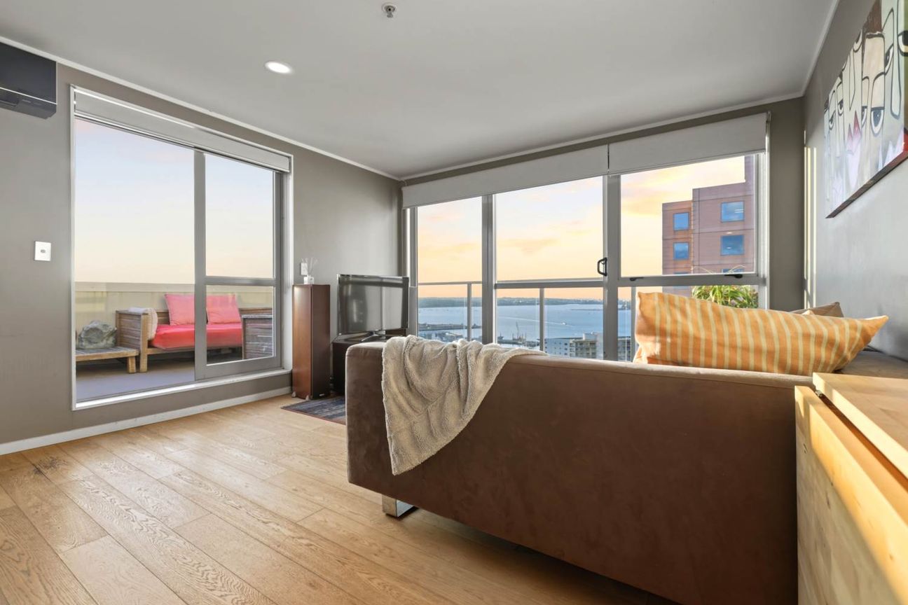 Sky Tower Views from a Fully Furnished Penthouse Apartment – pohled 2