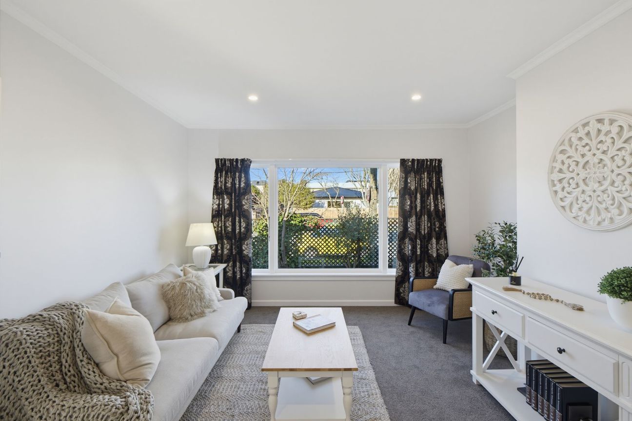 Beautifully Refreshed & Move-In Ready - Więcej