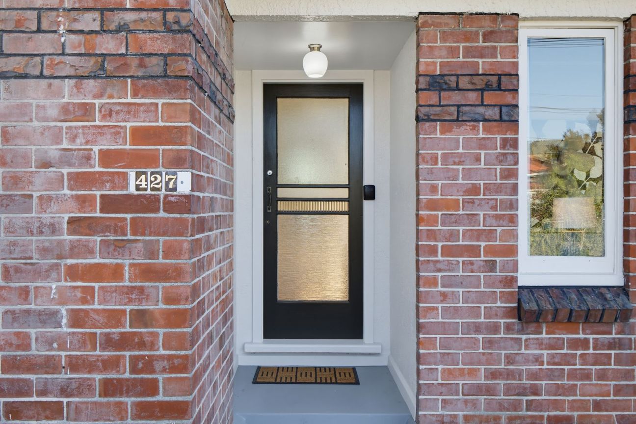Beautifully Refreshed & Move-In Ready - Widok 4