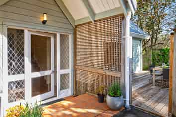 24C Charles Dickens Drive, Mellons Bay