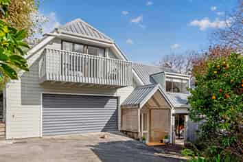 24C Charles Dickens Drive, Mellons Bay