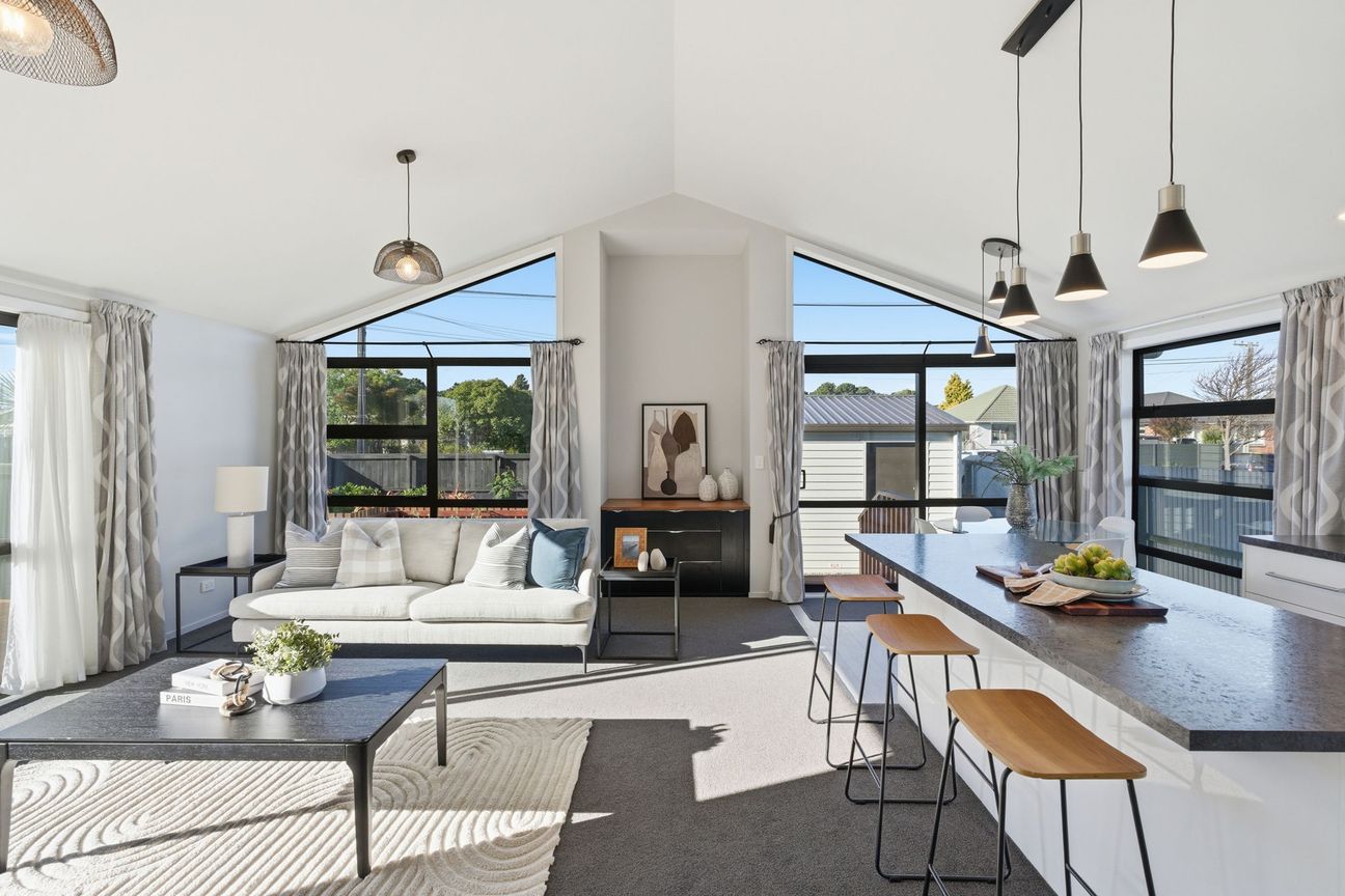 Modern Coastal Living with Sun, Space & Style! - Bild 2