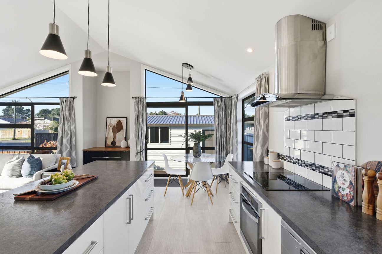 Modern Coastal Living with Sun, Space & Style! - Bild 3