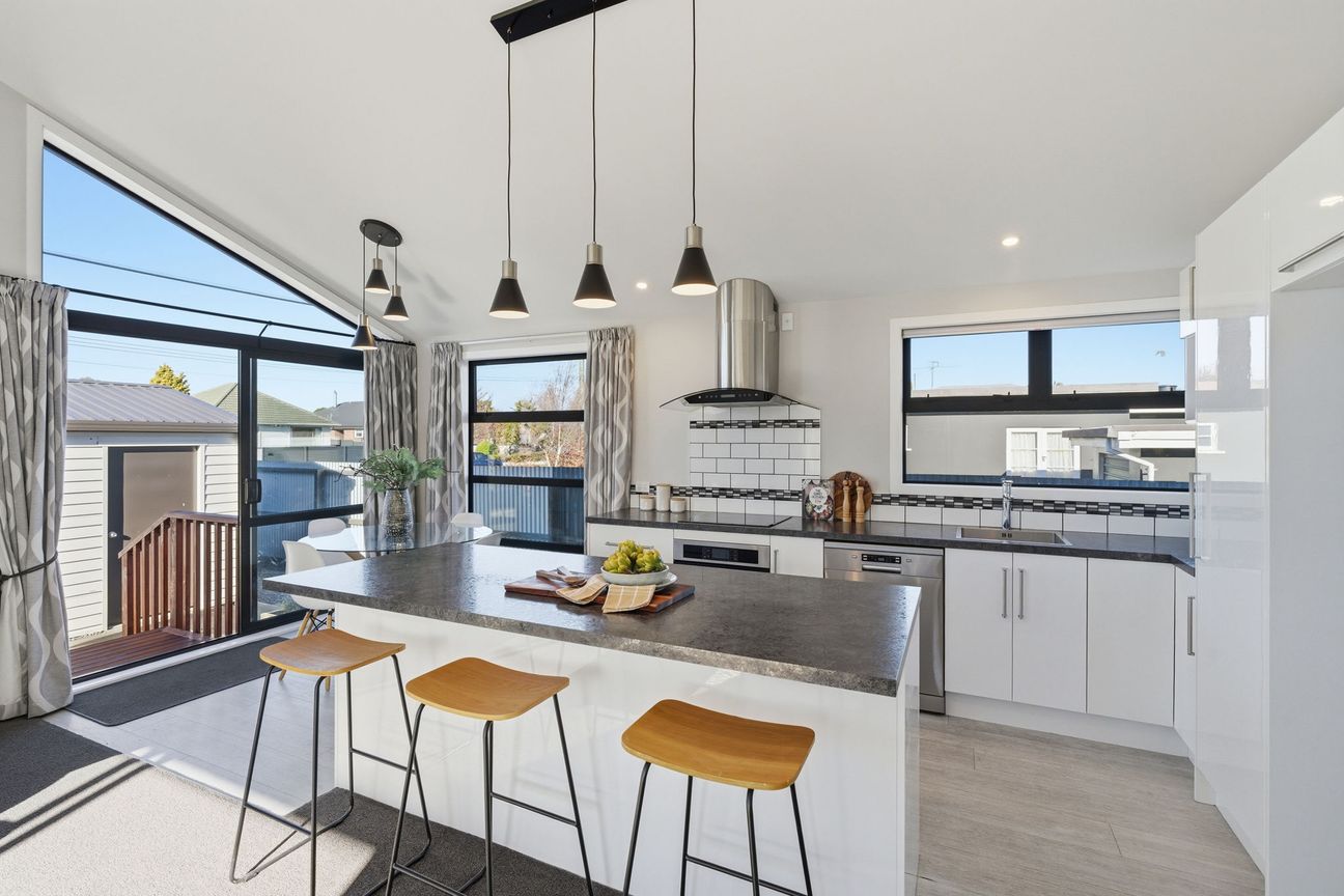 Modern Coastal Living with Sun, Space & Style! - Bild 5