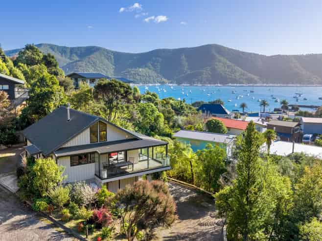 11 Amelia Crescent, Waikawa