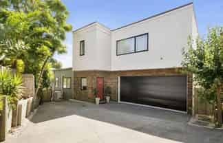 5B Hemsway Place, Sunnyhills