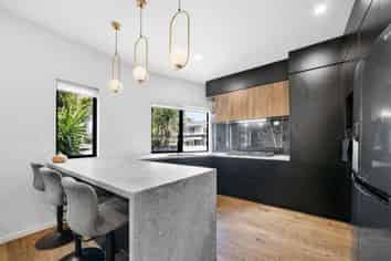 5B Hemsway Place, Sunnyhills