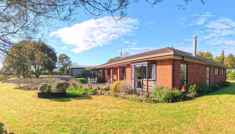 111 Pearson Road, Patumahoe
