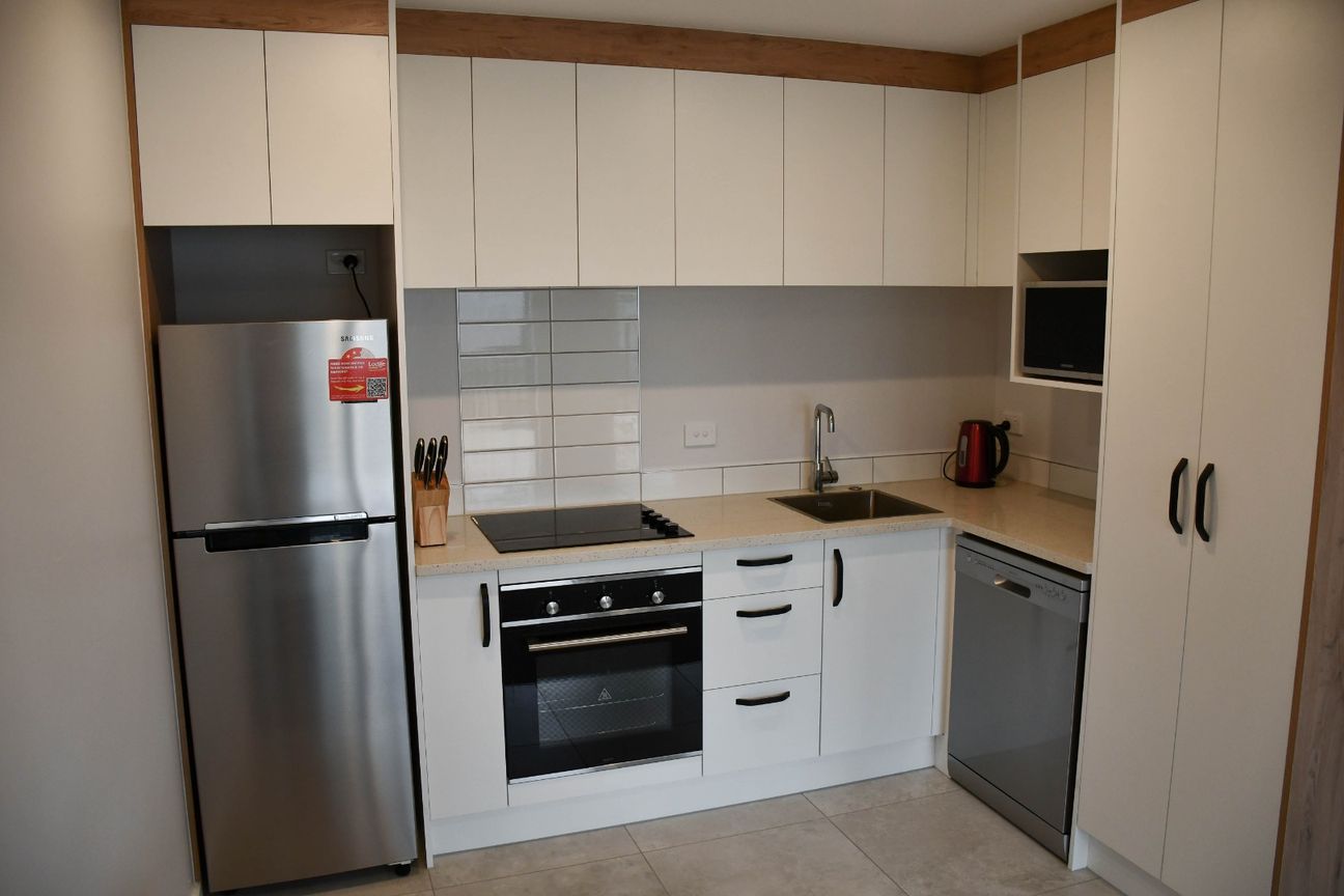 Brand New Furnished Studio Unit – další