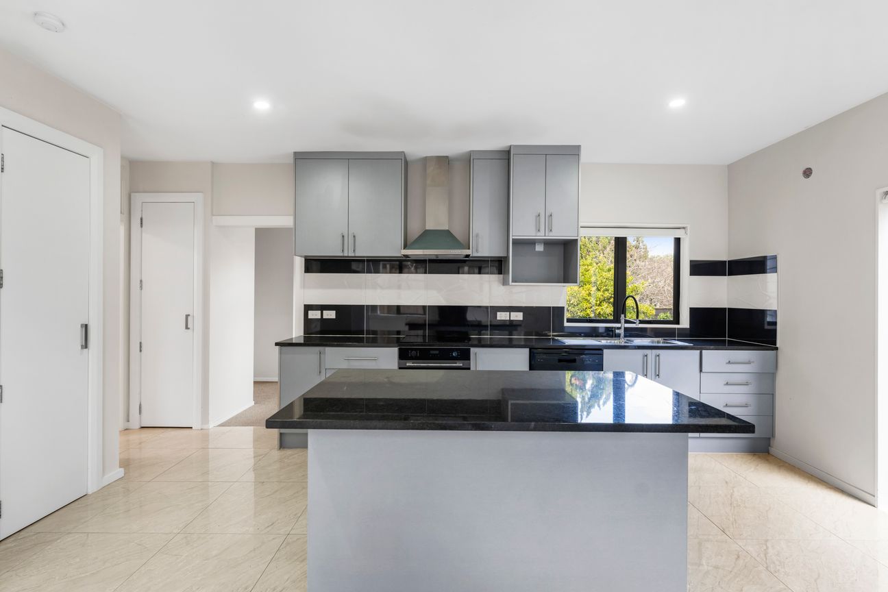 Brand New Home & Massive Section – pohled 4