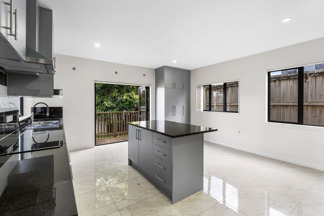 Brand New Home & Massive Section – pohled 5