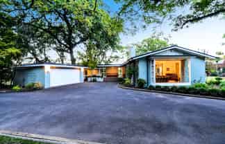 677 River Road, Chartwell