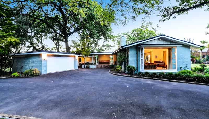 677 River Road, Chartwell