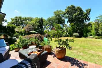 677 River Road, Chartwell