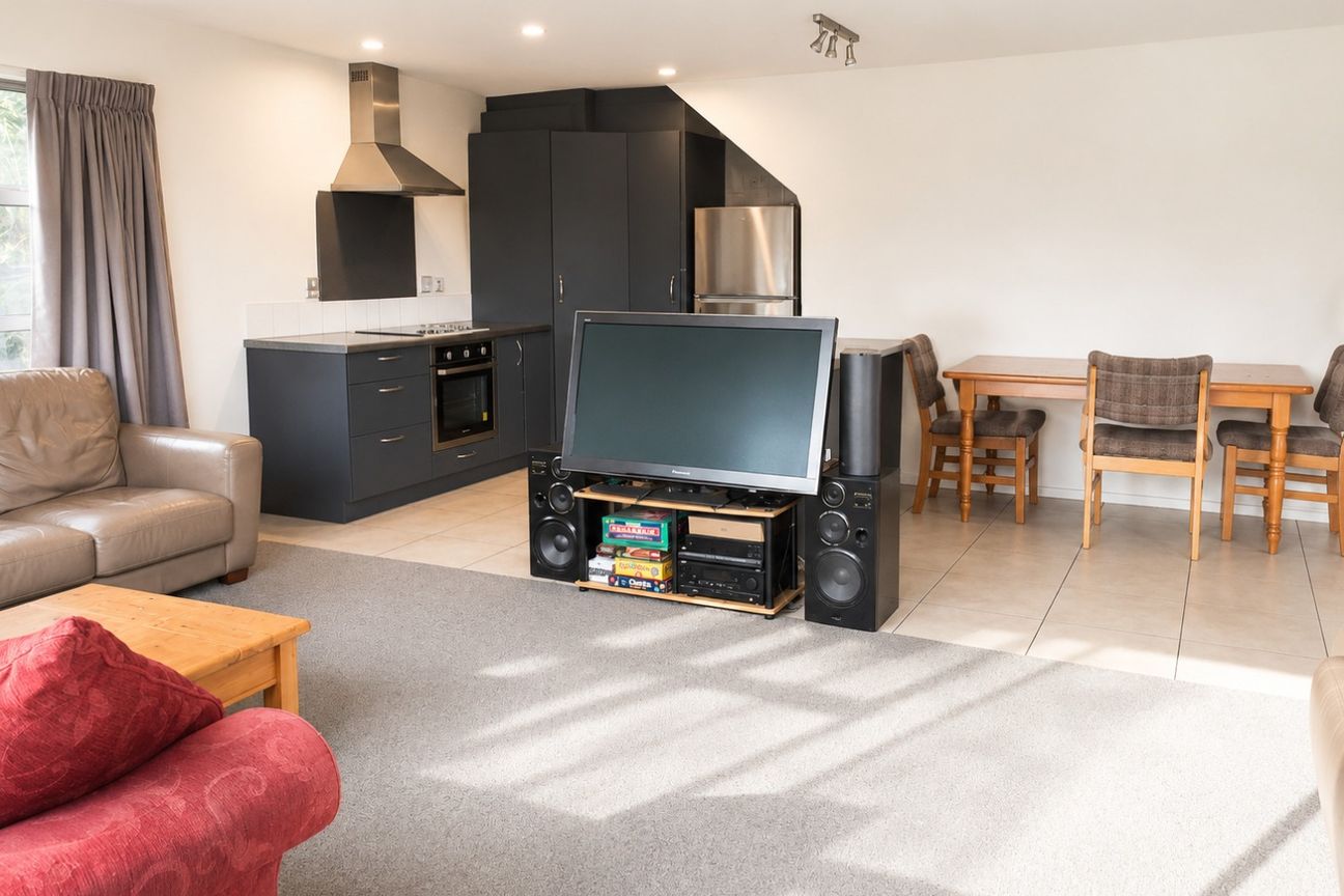 5 Bedroom, 2 Bathroom Townhouse in Top Location! - Bild 5