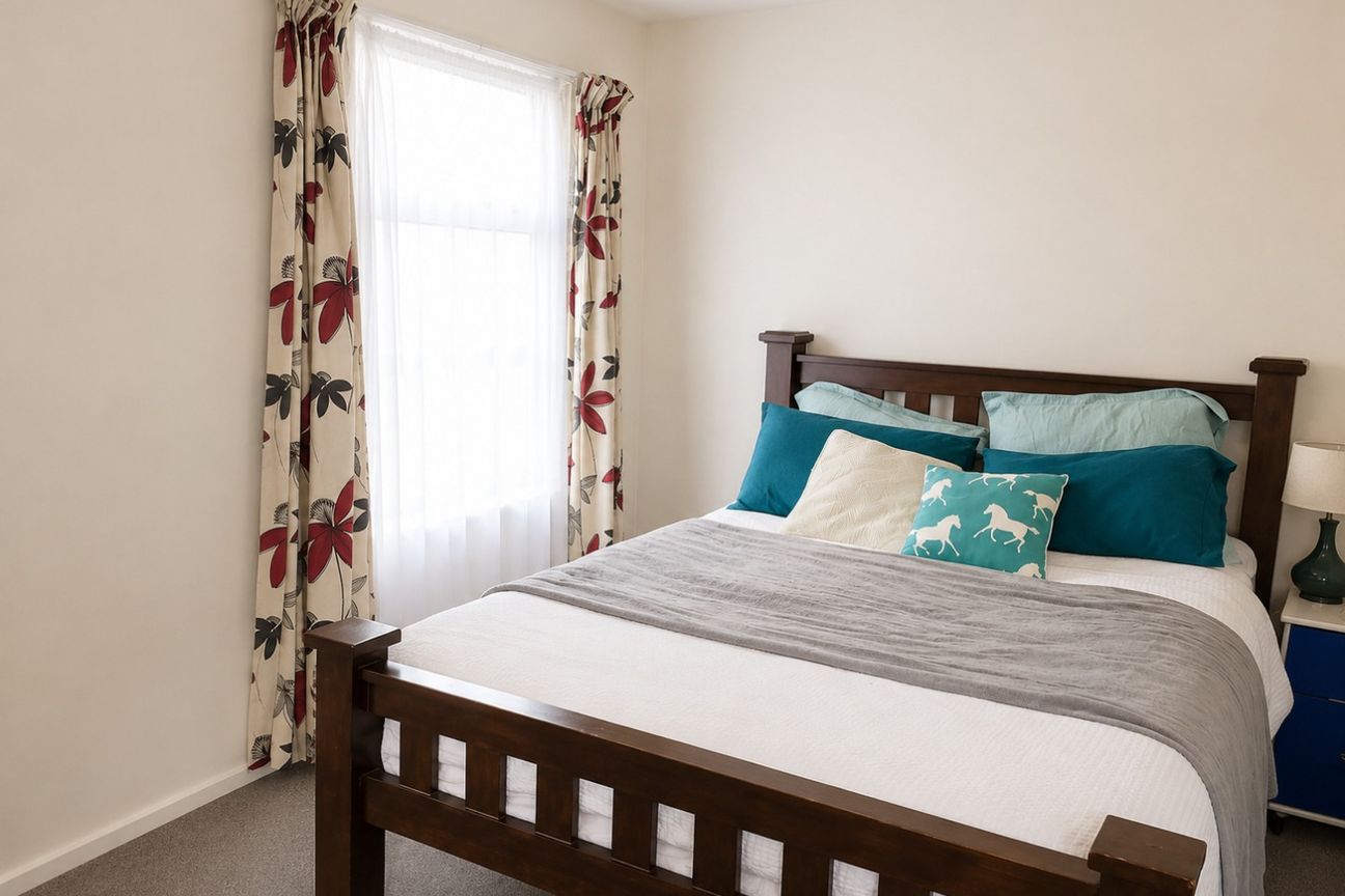 5 Bedroom, 2 Bathroom Townhouse in Top Location! - Fler