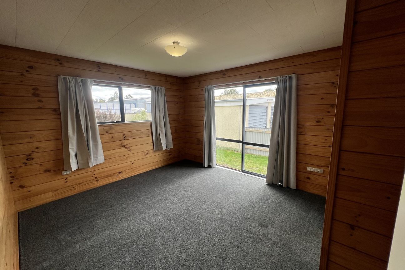 3 Bedroom Home - Available now - Mehr