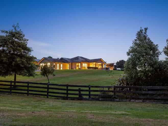 7 Pebble Brook Road, Wainui