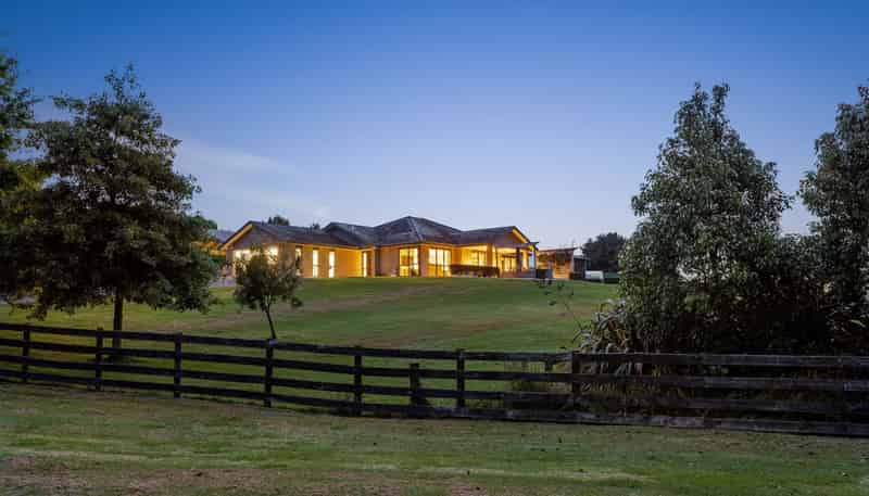 7 Pebble Brook Road, Wainui