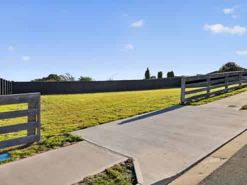 2 Foster Place, Amberley
