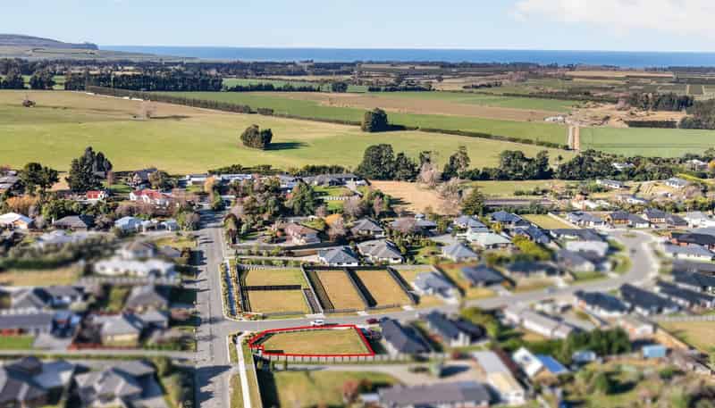 2 Foster Place, Amberley