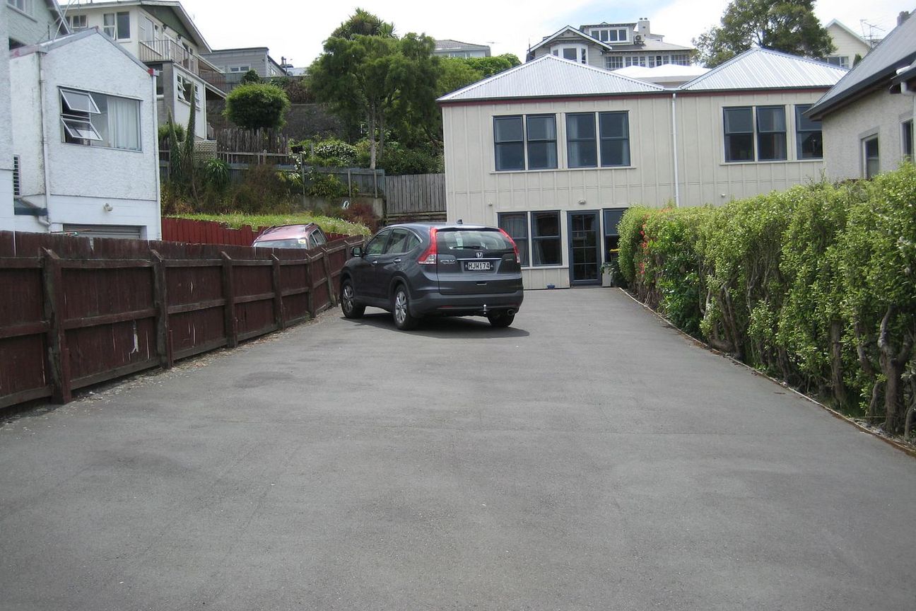 Modern 5 bedroom on Cargill - Widok 2