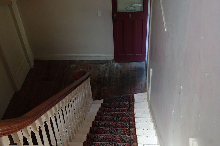 Nelson Mandela flat Cheap on Queen St – další