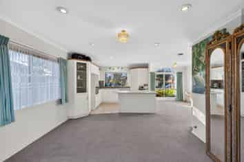 15 Saxon Woods Drive, Rototuna North